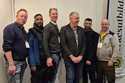 Blurrade personer på en mässa